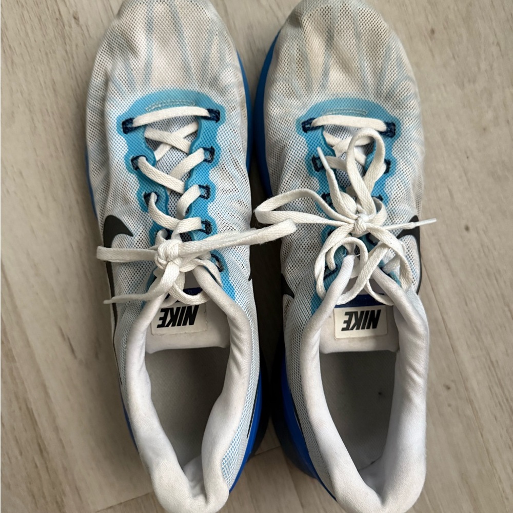 Nike White and Blue Men’s Sneakers - Size 15 with dynamic support